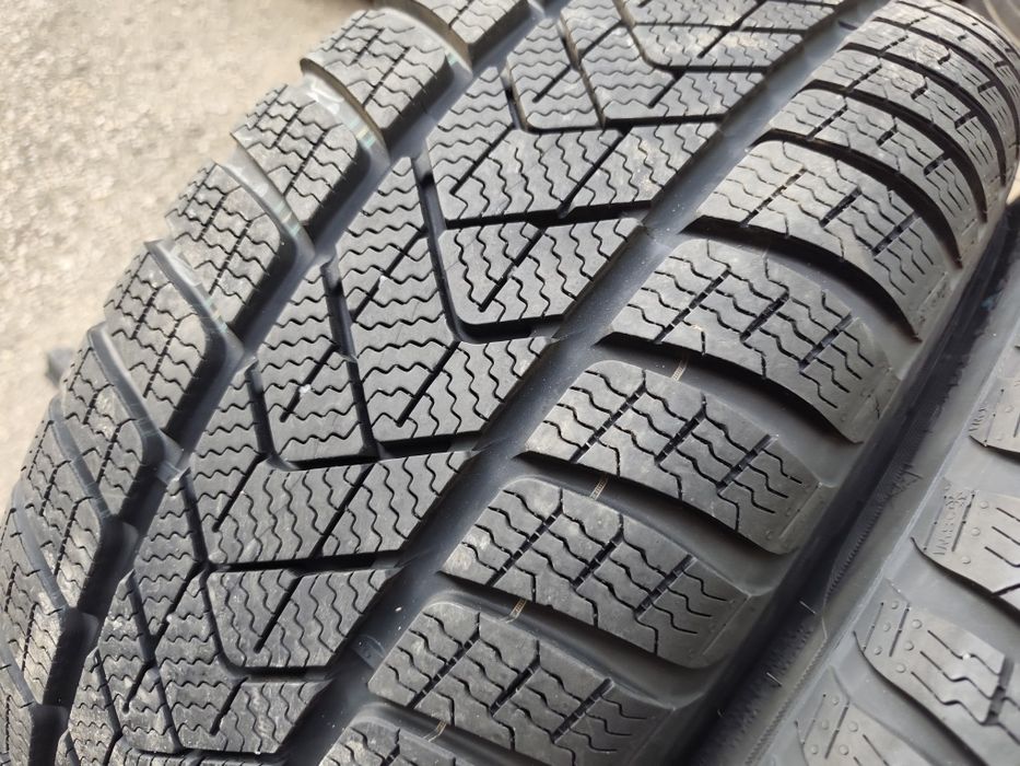 225/40/18" 4бр Pirelli Sotozero 3,dot4524,7mm