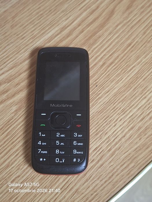 Vând telefon cu butoane Mobiwire Nakai