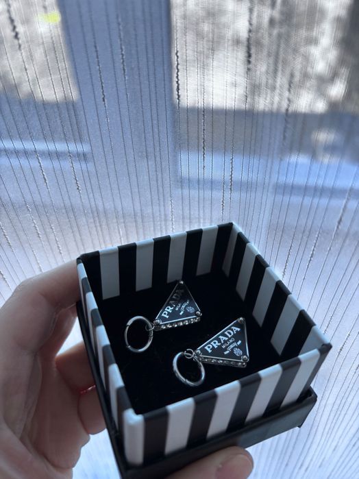 Cercei Prada argintii cu cristale
