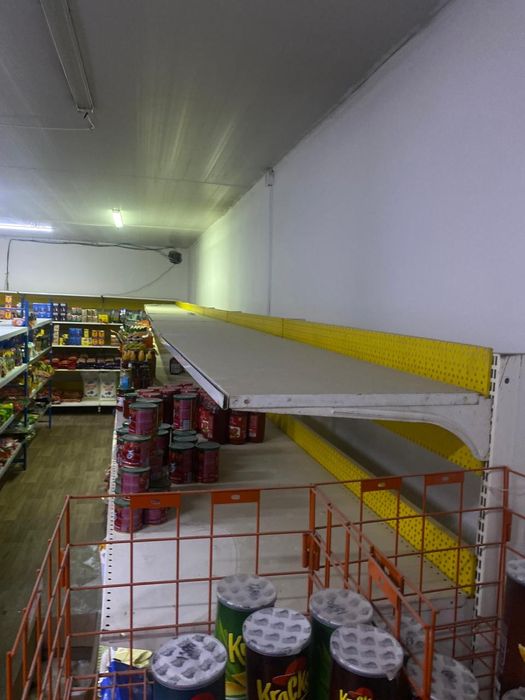 Металлические полки для магазина