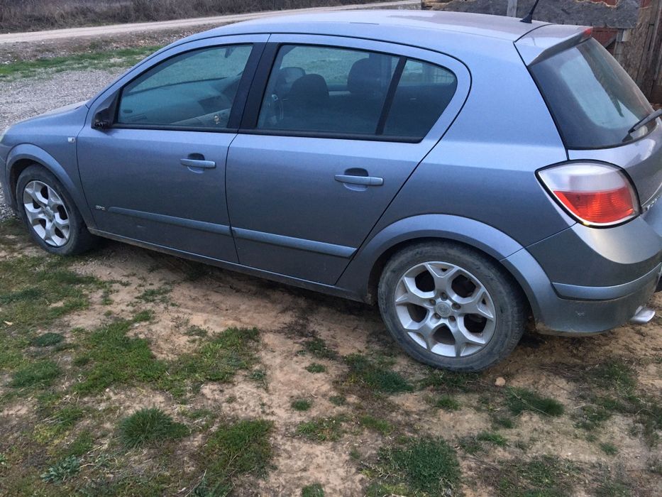 Dezmembrez Opel astra h