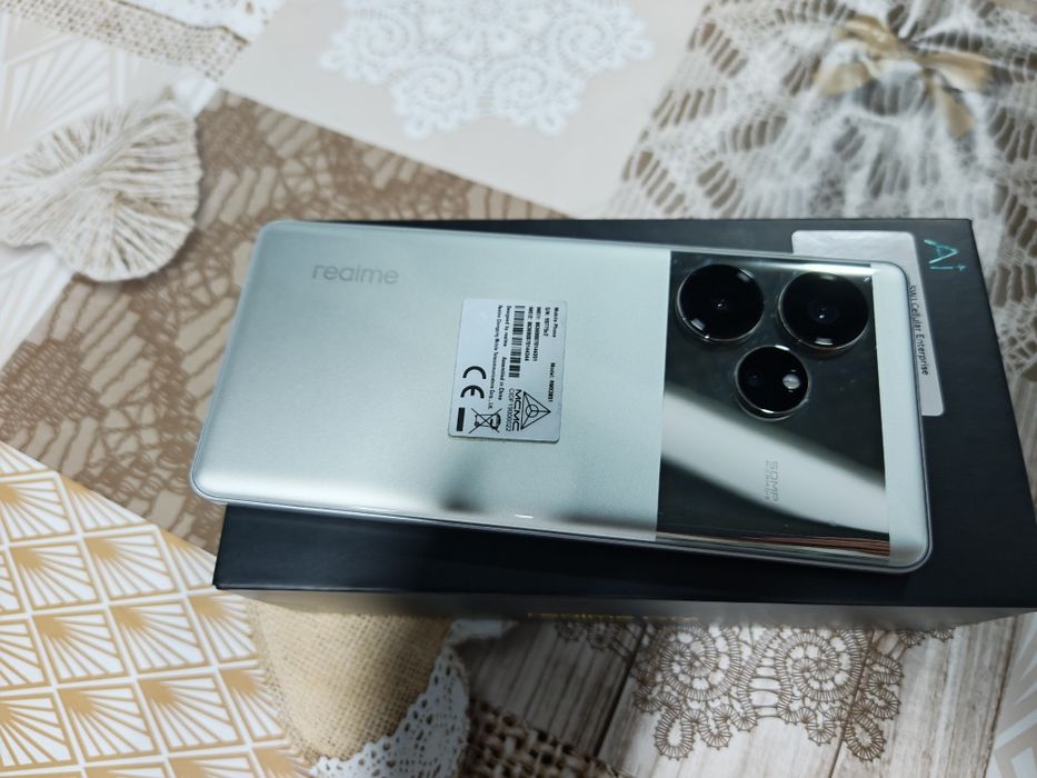 Realme GT 6 Global 12/256 GB, экран с трещиной, читайте описание!