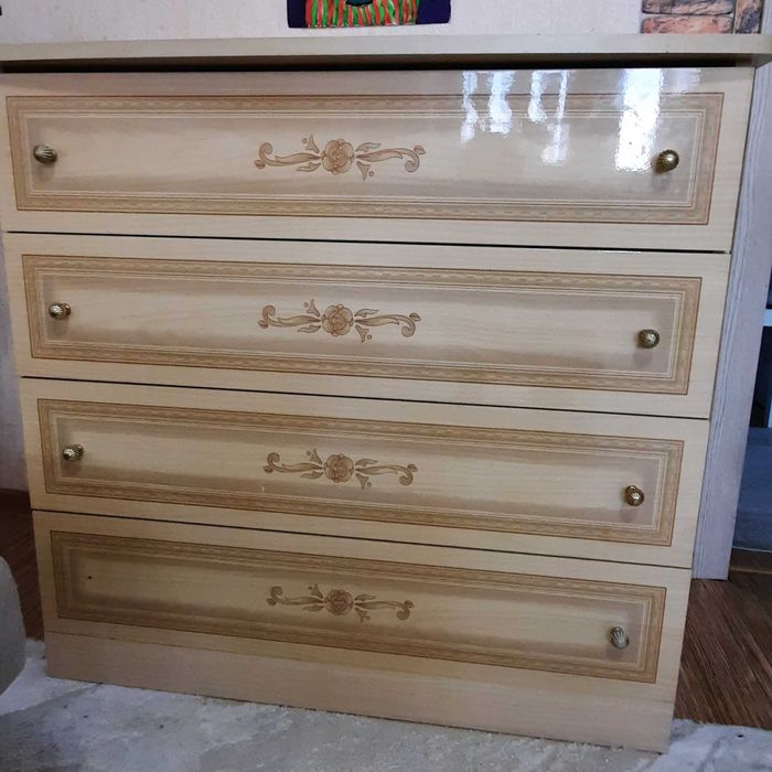 Продам шкаф и комод 50000