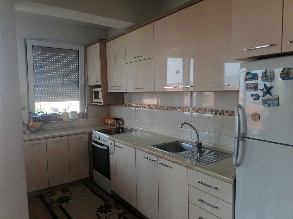 Дава се под наем Тристаен апартамент в Пловдив, Център - 86 кв.м за 428.4 € - Снимка #2