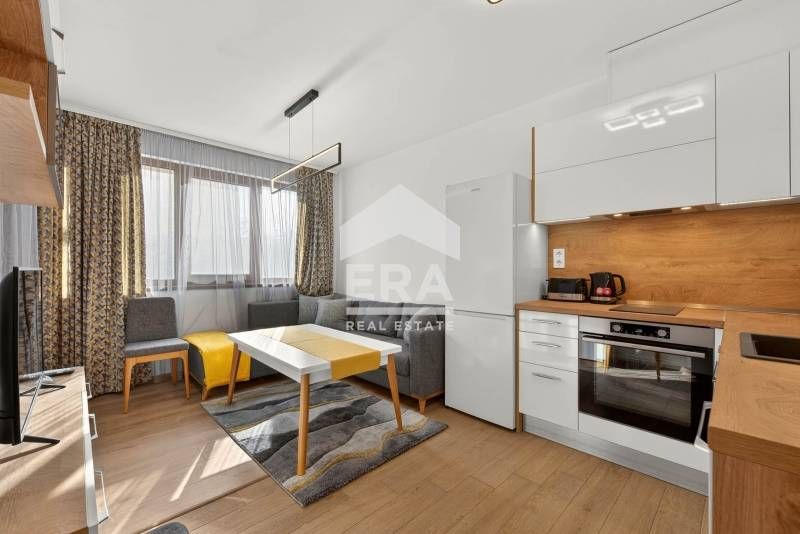 Двустаен, чисто нов, обзаведен апартамент за продажба, със собствен дв