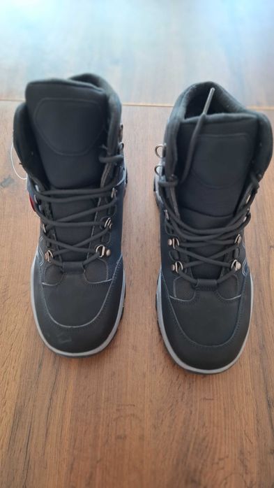 Продавам мъжки зимни обувки