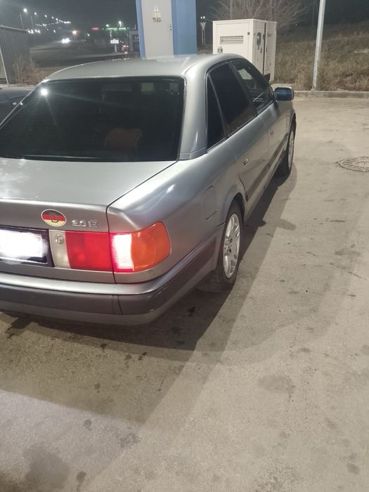 Продам Ауди 100  газ бензин