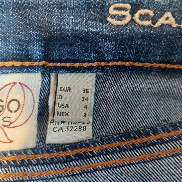 Bluza și blugi fete