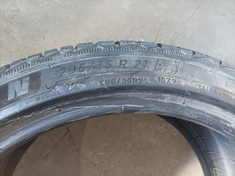 Продавам 4 зимни гуми 295/35/21 Michelin PA 5-480 евро.
