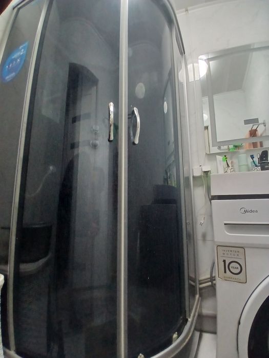 Душевой кабинка.