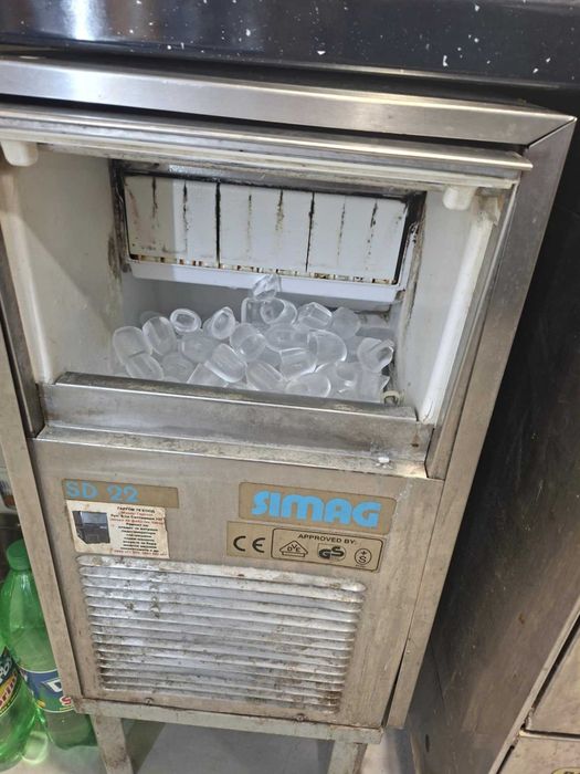 Професионален ледегенератор