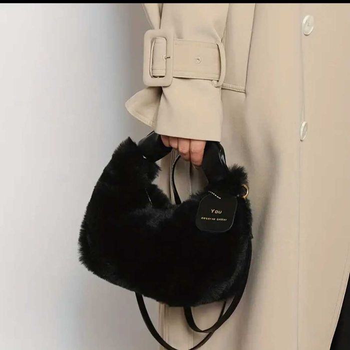 Малка пухена, кокетна чанта