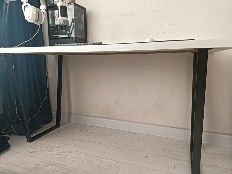 Продам стол новый