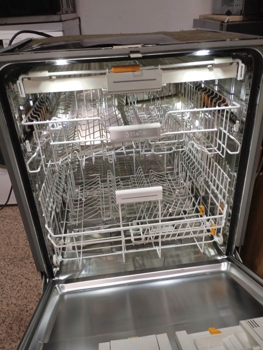 Съдомиялна Miele G5830 SCI Осветление ,Вакум