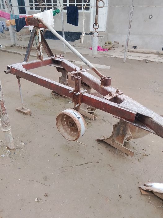 Плуг 4 корпус 35 стойка.