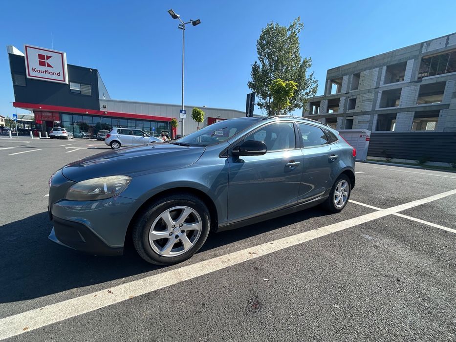 VVolvo V40 Cross Country- Automata, echipata complet, 120.000 km 7.600 EUR