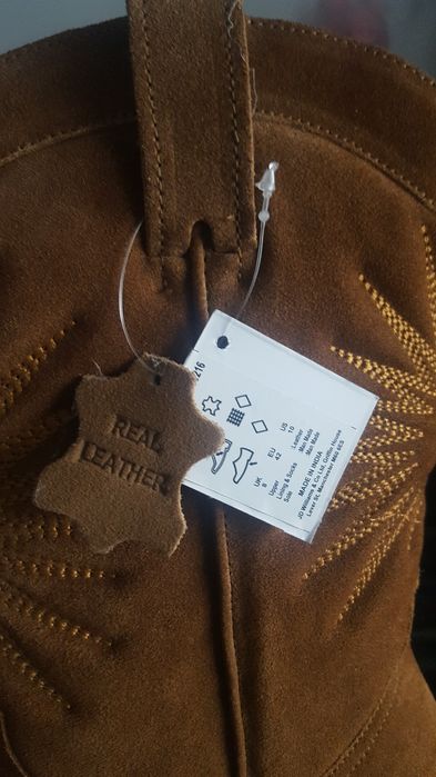 Vand cizme de piele.Sunt noi , comode si f frumoase