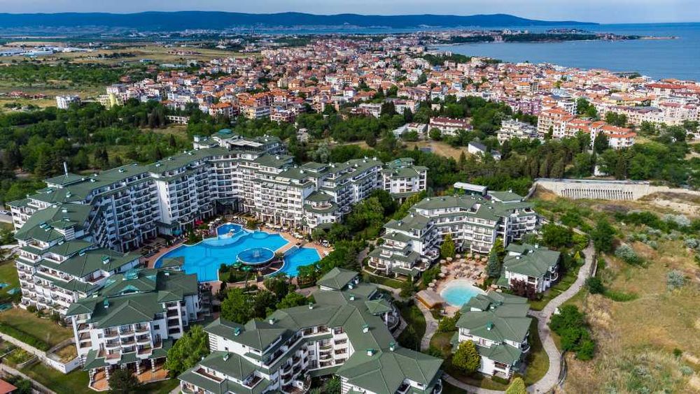 Двустаен апартамент с фронтална морска панорама в комплекс със СПА