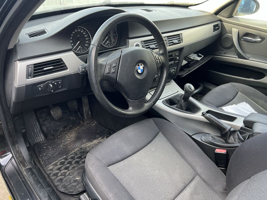 Dezmembrez BMW 318i