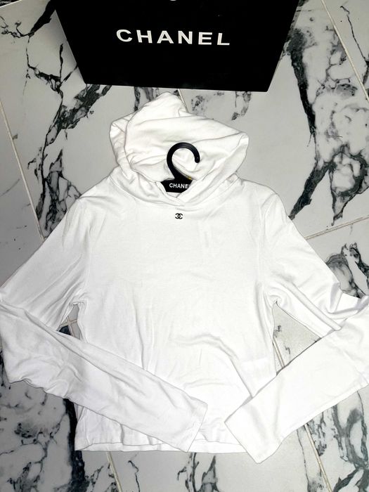 шанел блуза с качулка бяла chanel дълъг ръкав блузка не е носена