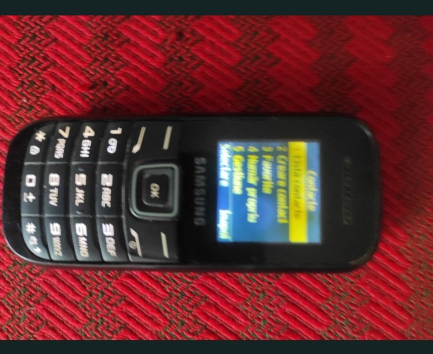 Telefon cu taste, mic, robust si foarte practic
