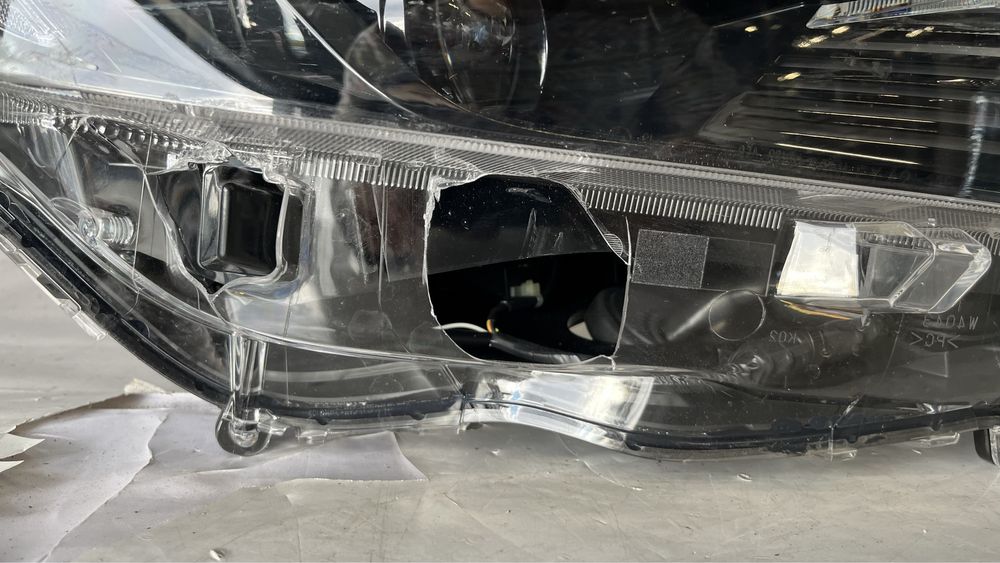 Ляв и десен фар Toyota Rav 4 5 2022-