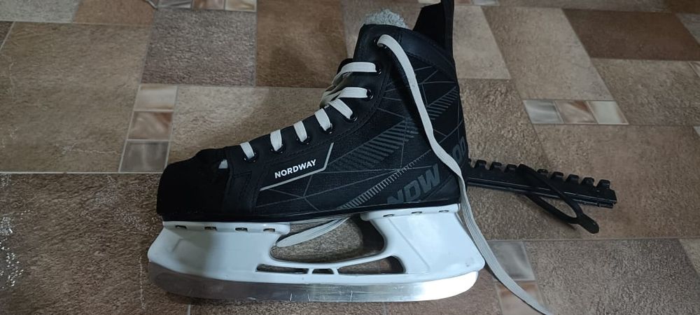 Продам коньки 37-39