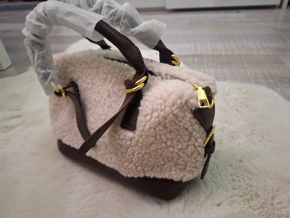 Дамска чанта пухена