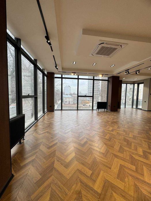 Сдам 131 м² Офис в Аренду. Шота Руставели. Текстильный мост. Фригат!