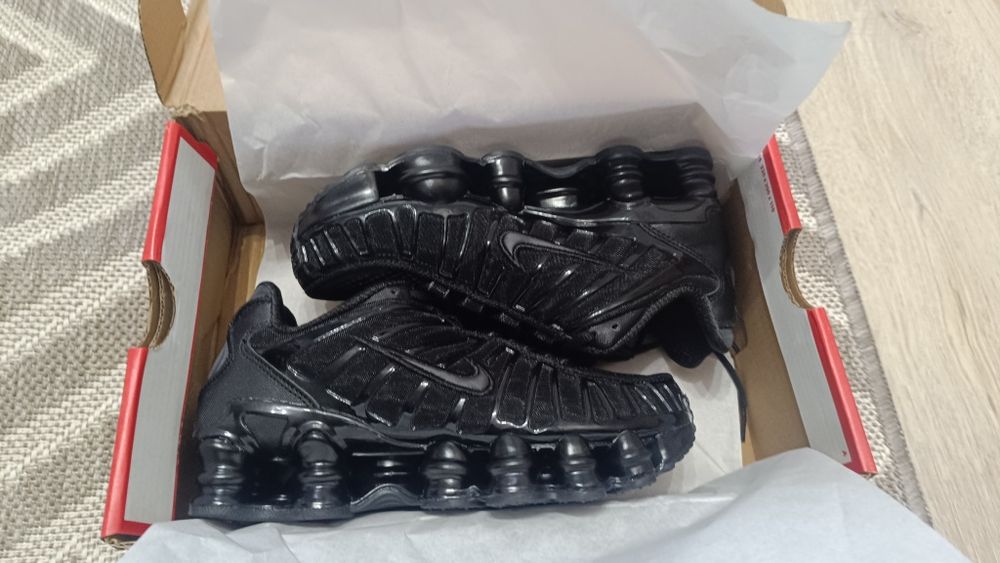 Vând Nike shox negrii mărimea 38