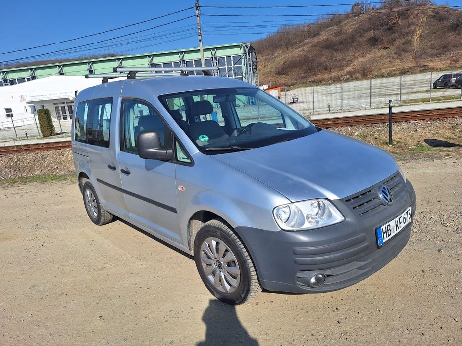 VW caddy 1,9 tdi 2010,5 locuri