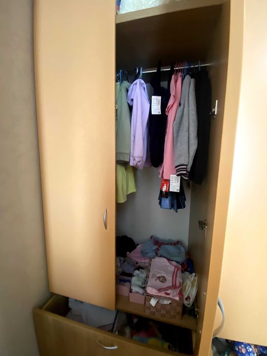 Четирикрилен гардероб с надстройка 180 см ширина, 58 см дълбочина