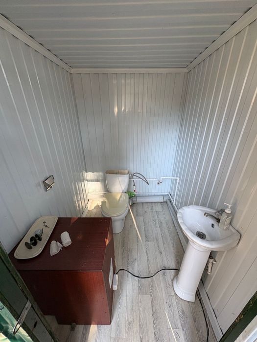 Продам Туалет на ТРИ кабины