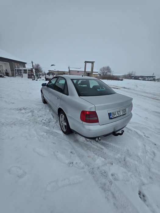 Vand audi a4 Masina funcioneaza impecabil