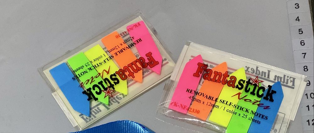 Канцтовары: скрепки, стикеры, скобы для степлера