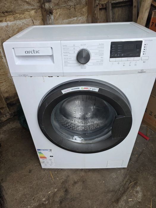 Vănd masină de spălat Artic aprope nouă