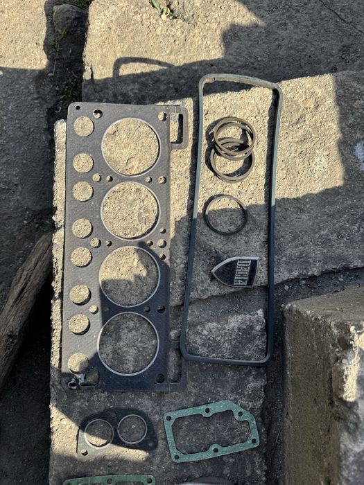 Lot piese Dacia 1300/1310,garnituri pistoane ,ambreiaj