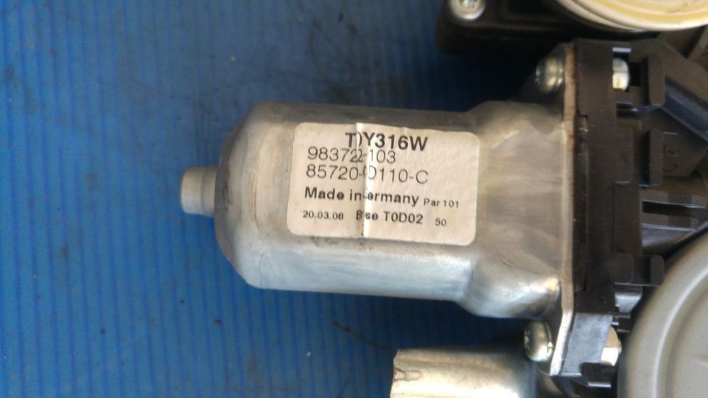 Macara cu motoras usa stanga fata toyota yaris p9 2005-2014 85702-0f010 983722103