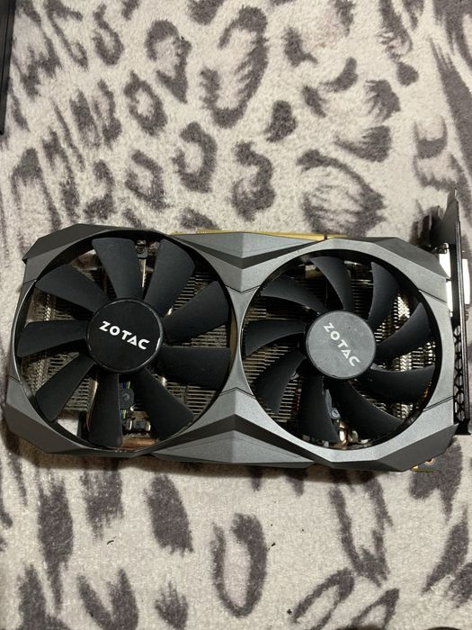 Vand piese pentru pc
