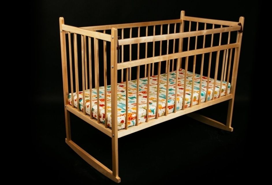 Детская кровать-качалка