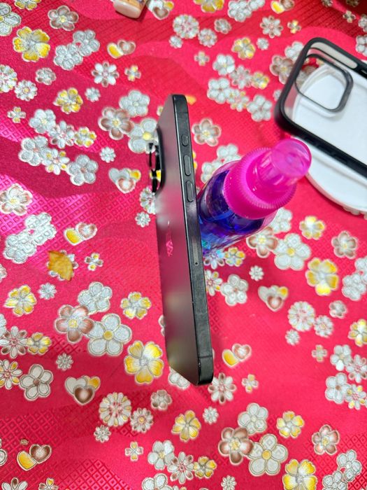 Vand iphone 15 pro max  ,512 bat 90