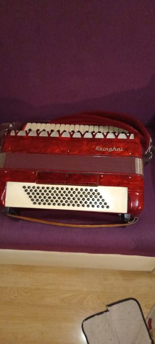 Vând acordeon Hsimghai (Parrot), cu 96 de basi