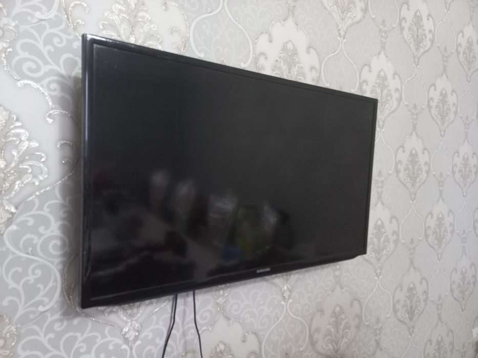 Samsung tv 40 talik, yangiday turibdi, aybi yo'q