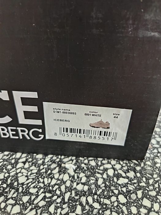 Vând adidași Iceberg noi la cutie originali.