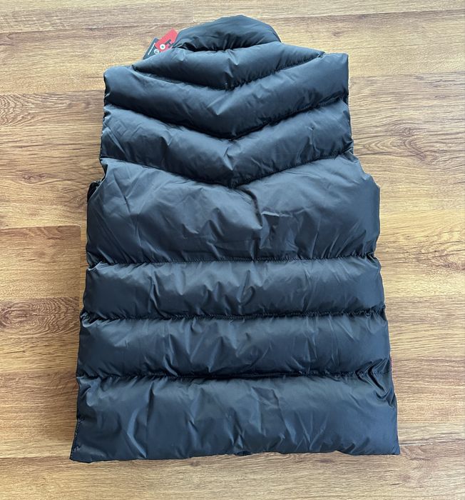 Мъжки,черен елек Hugo BOSS с бродирано лого и двойни джобове