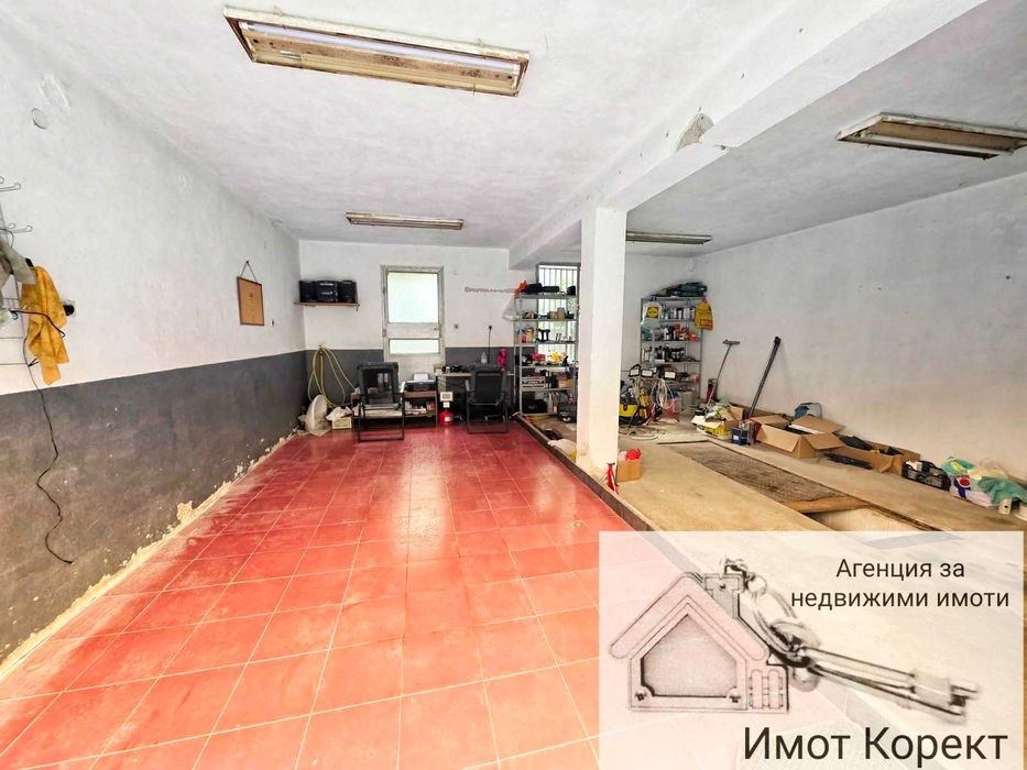 Дава се под наем Гараж / Паркомясто в Асеновград - 42 кв.м за 119.34 € - Снимка #1