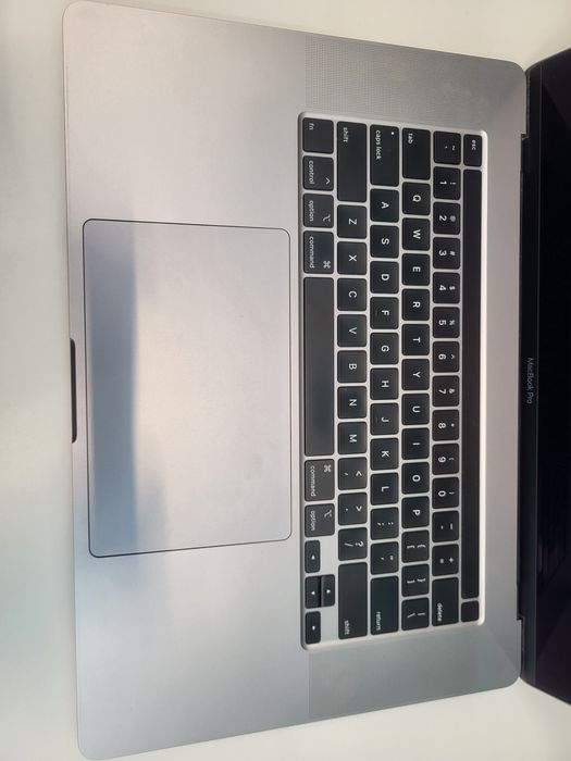 MacBook Pro 16" 2019 i9, 16 GB RAM, 1 TB HD