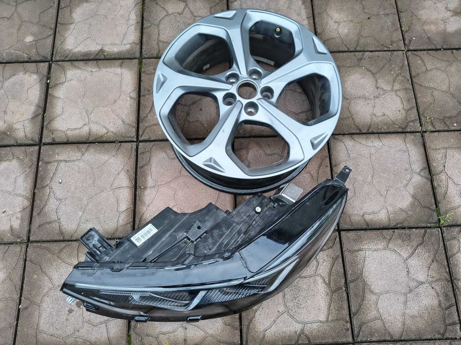 Far stanga MATRIX Full Led Ford Kuga decembrie 2025,Jantă aliaj R18 decembrie 2025
