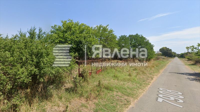 Парцел с лице на асфалтиран път