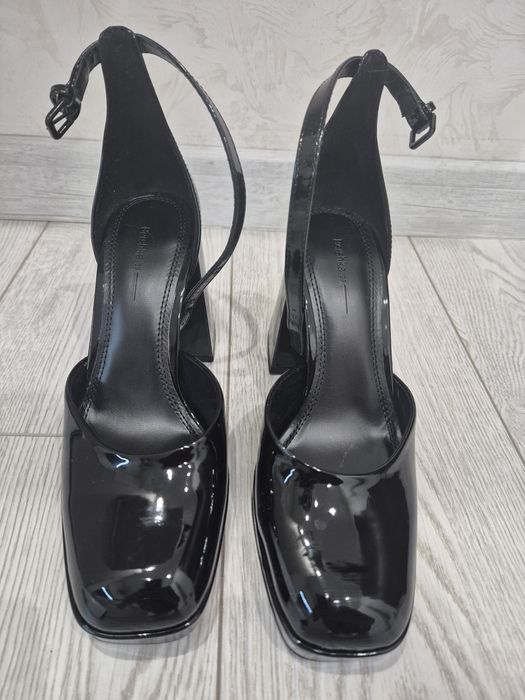 Обувки на ток и платформа